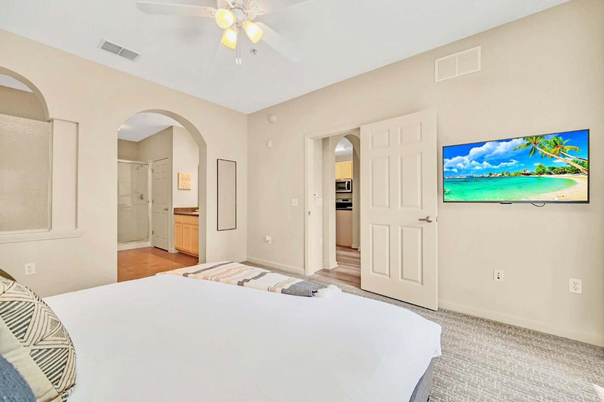 Near - 2br Unit - Pool And Hot Tub Holiday home