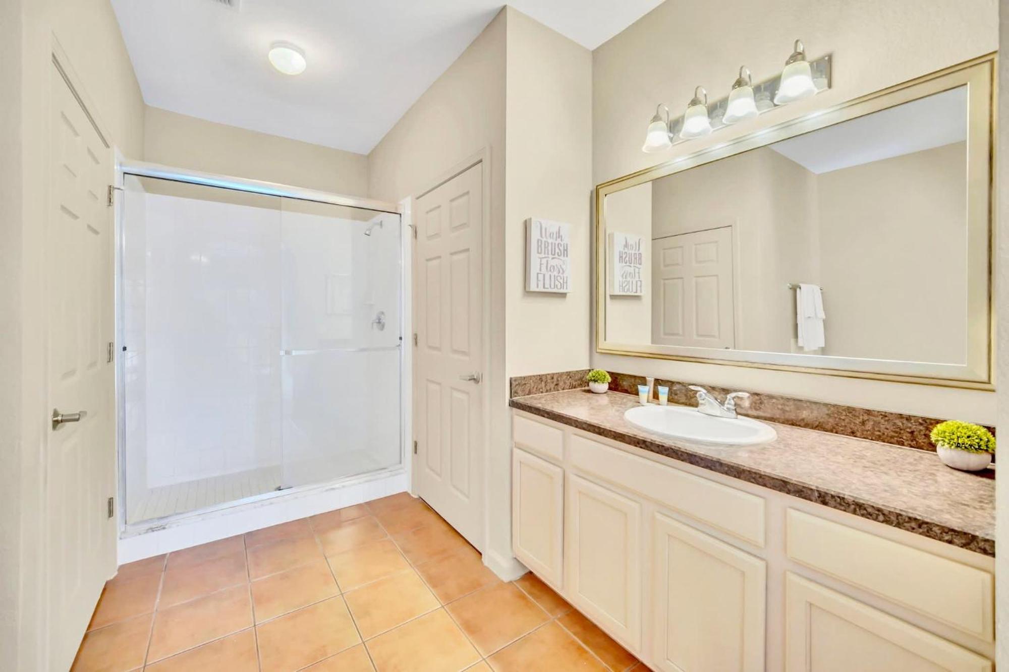 Casa de férias Near - 2br Unit - Pool And Hot Tub Orlando