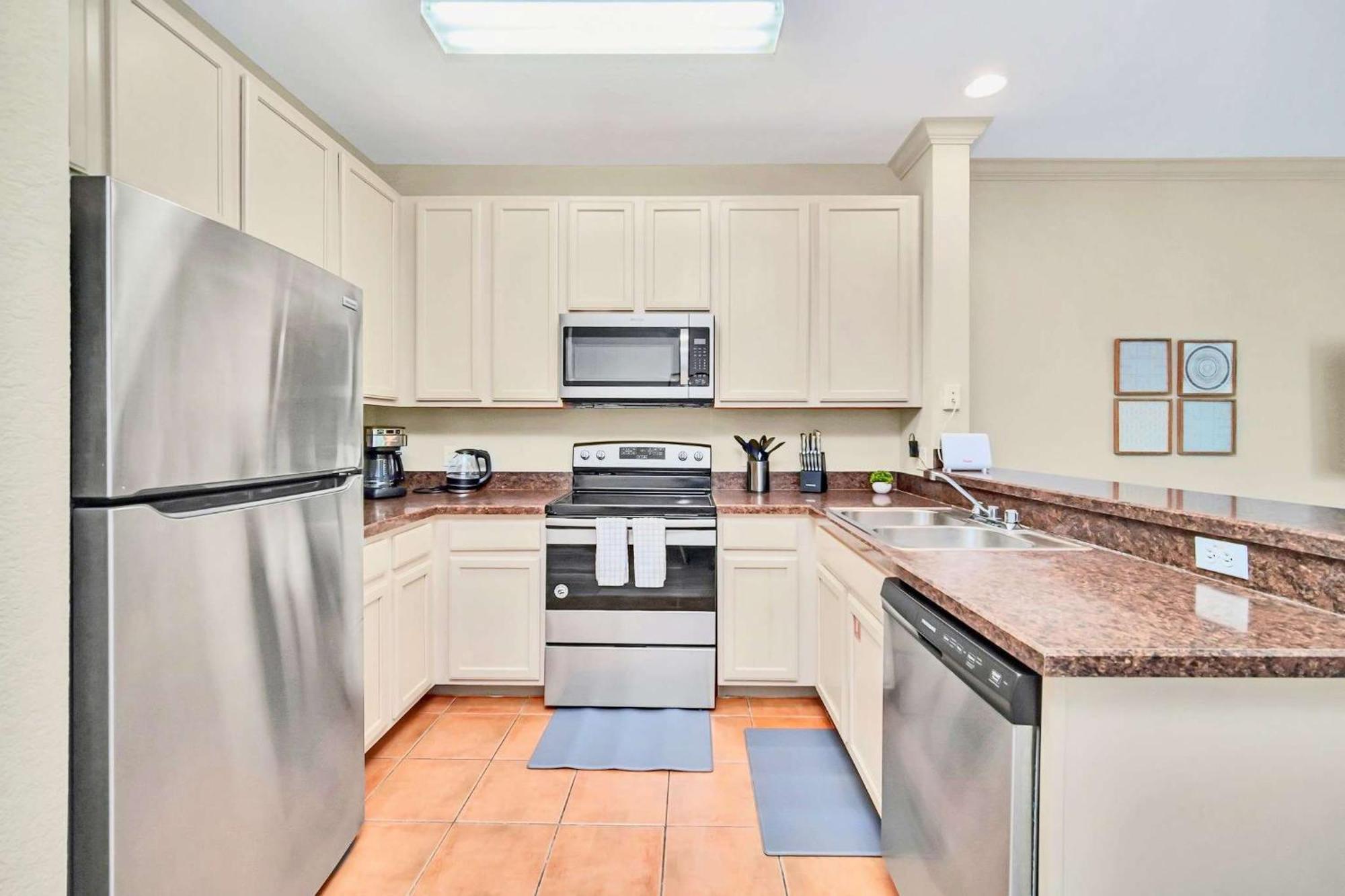 Near - 2br Unit - Pool And Hot Tub